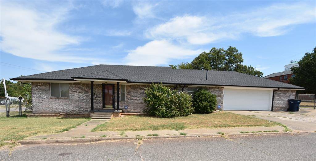 820 N University ST, Seminole, OK 74868