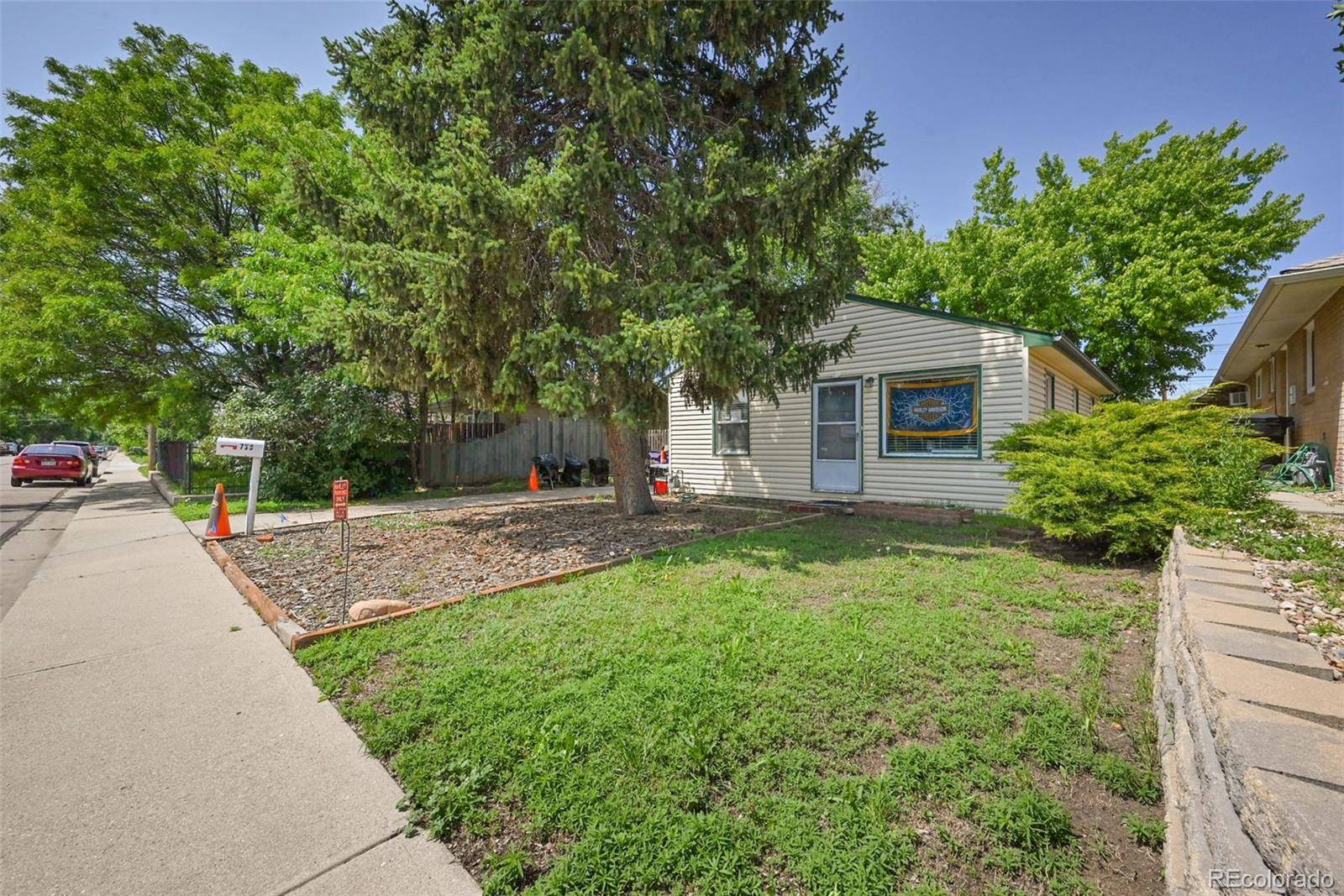 735 S Krameria ST, Denver, CO 80224
