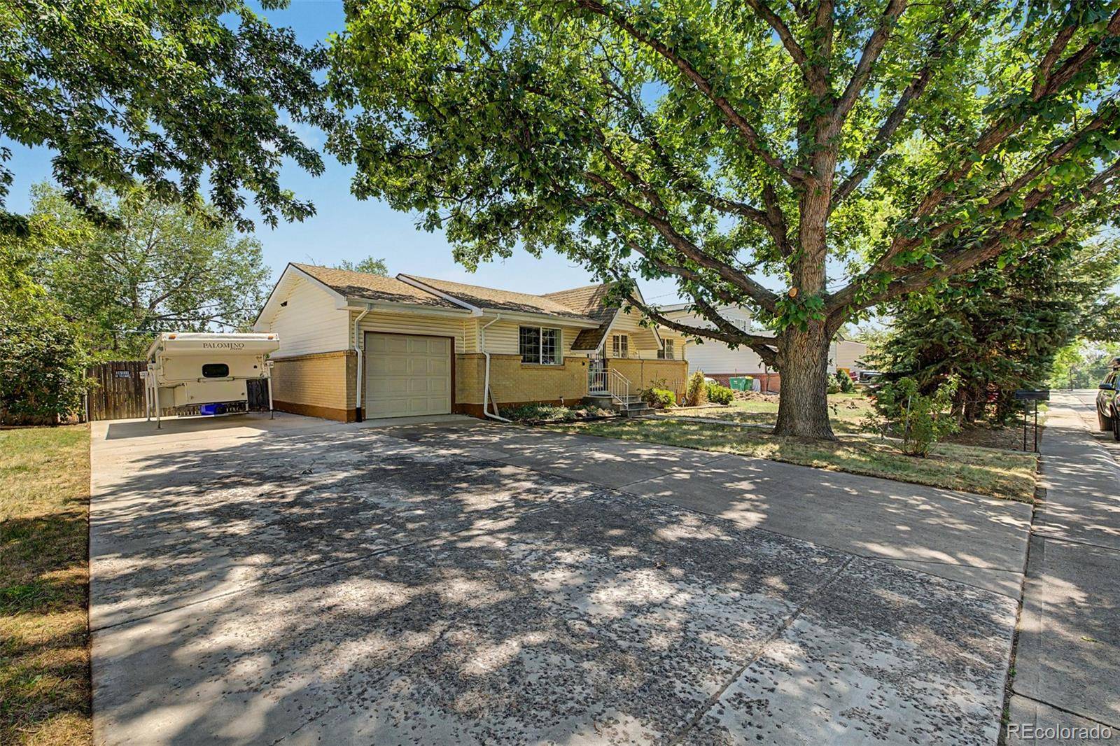 888 S Owens CT, Lakewood, CO 80226