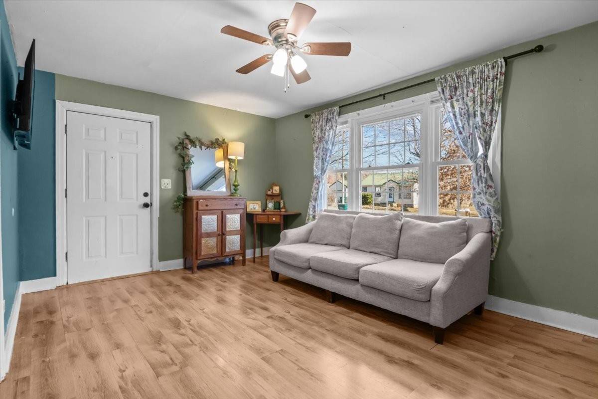 102 Sutton Ave, Waverly, TN 37185