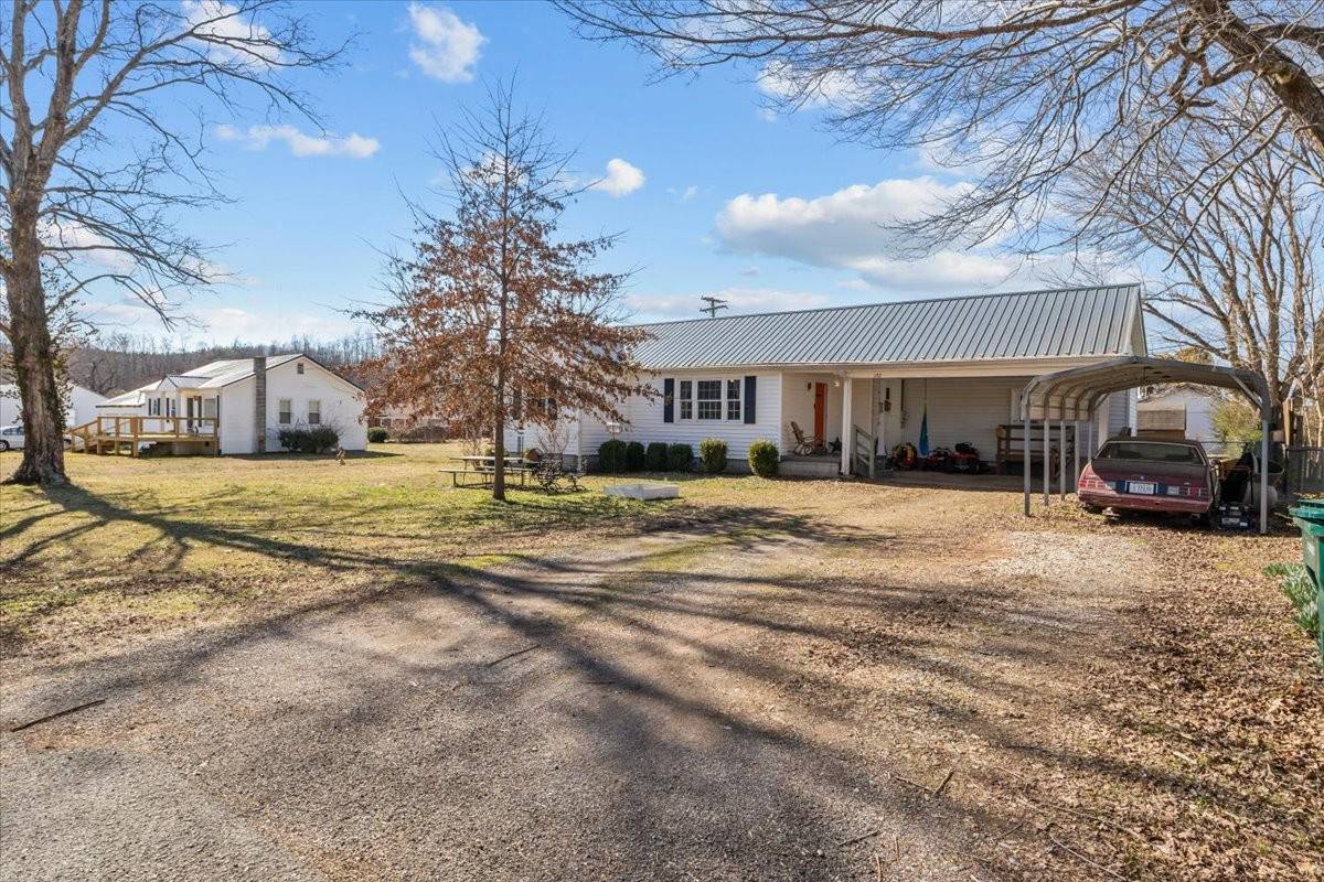 102 Sutton Ave, Waverly, TN 37185