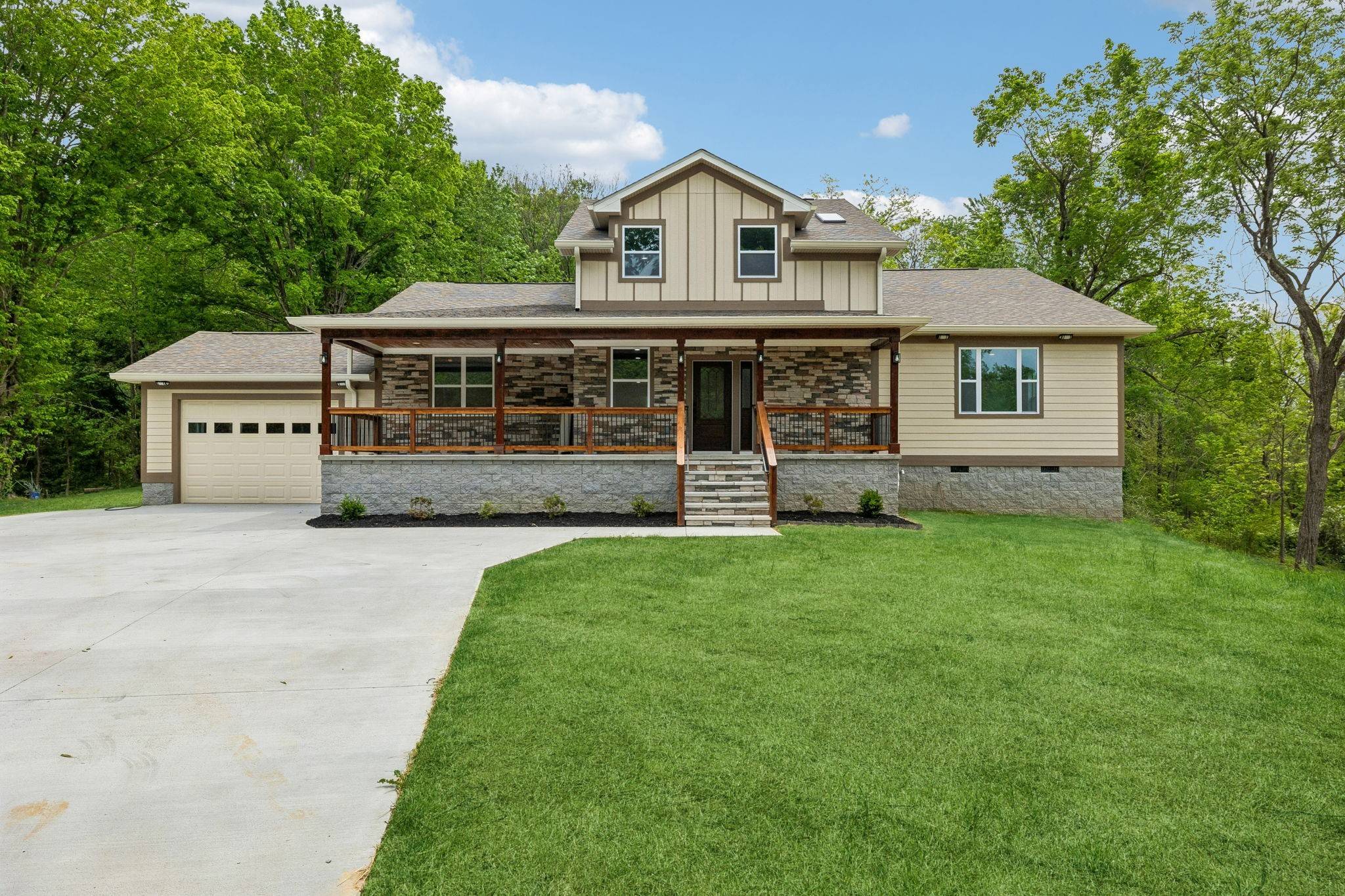 1198 Rogues Fork Rd, Bethpage, TN 37022