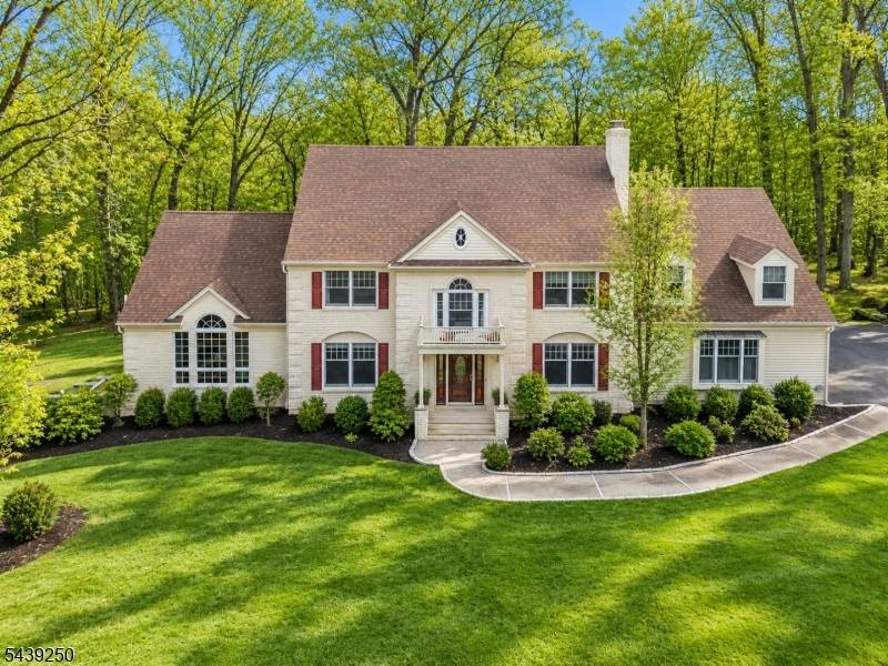 6 Bluebird Ct, Raritan Twp., NJ 08822