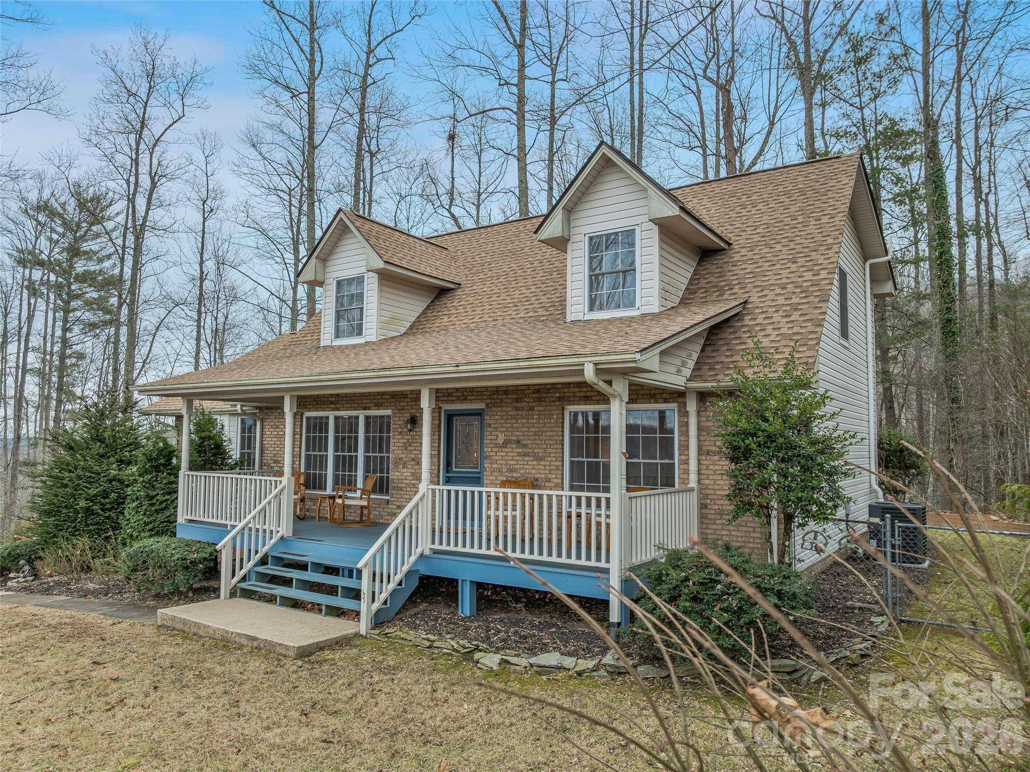 24 Abbey LN, Hendersonville, NC 28739