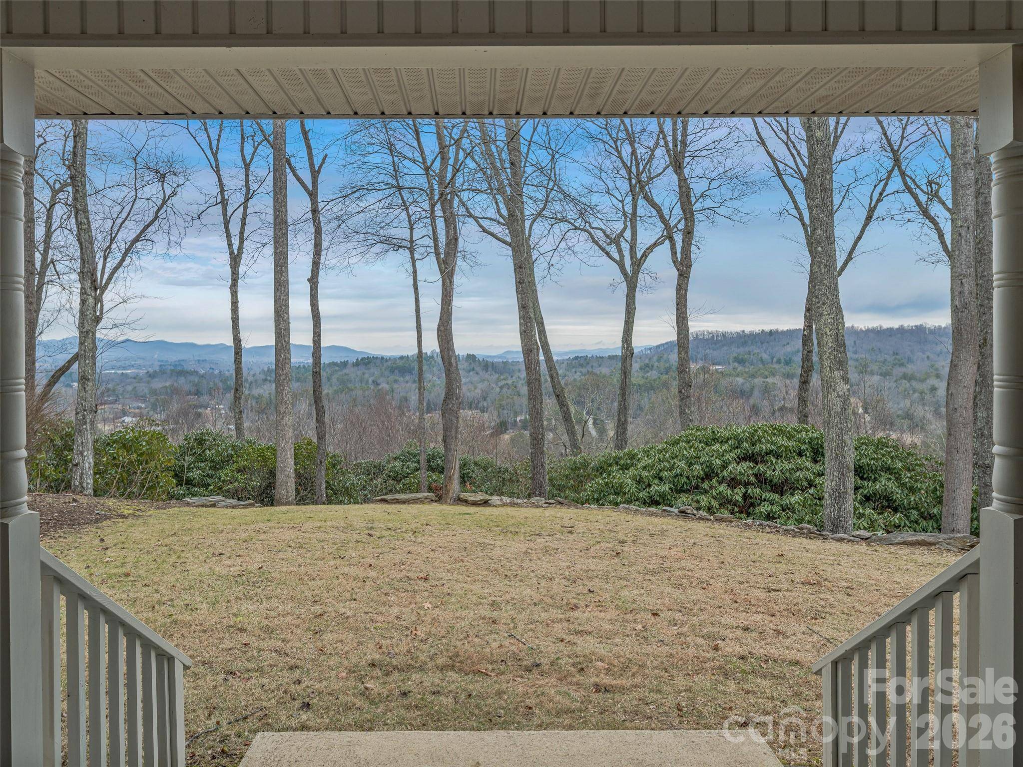 24 Abbey LN, Hendersonville, NC 28739