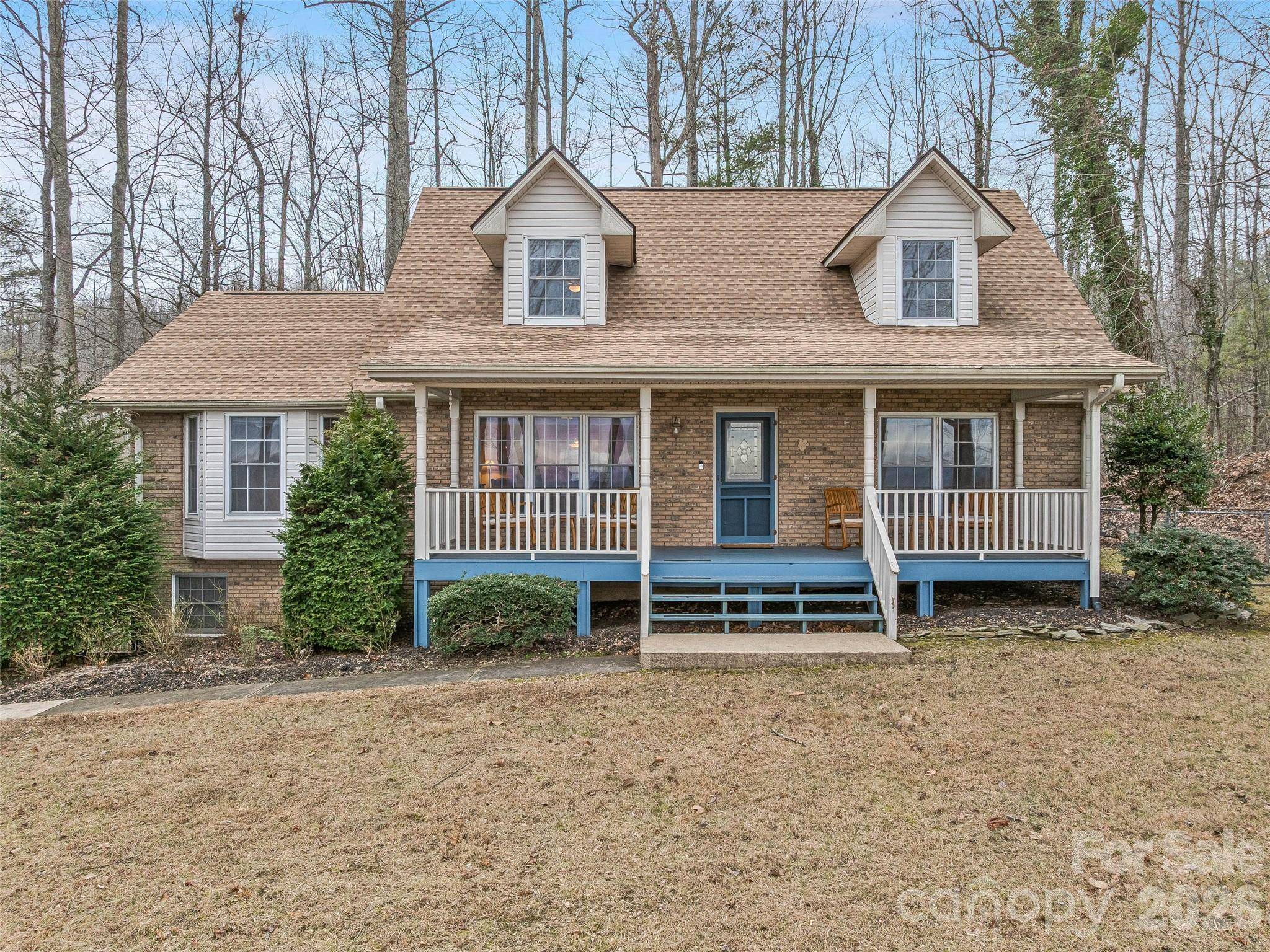 24 Abbey LN, Hendersonville, NC 28739