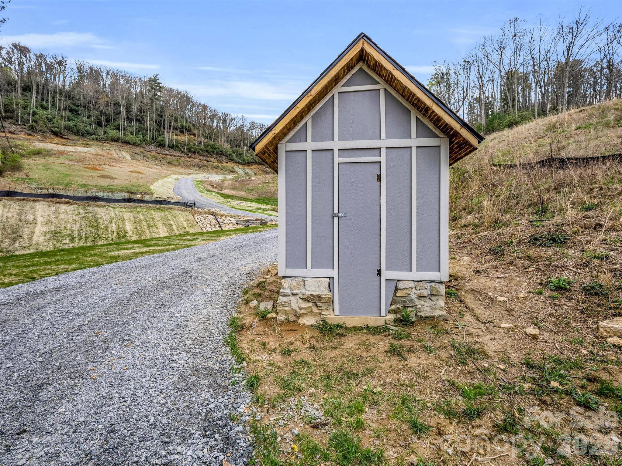 97 Yale RD, Hendersonville, NC 28739