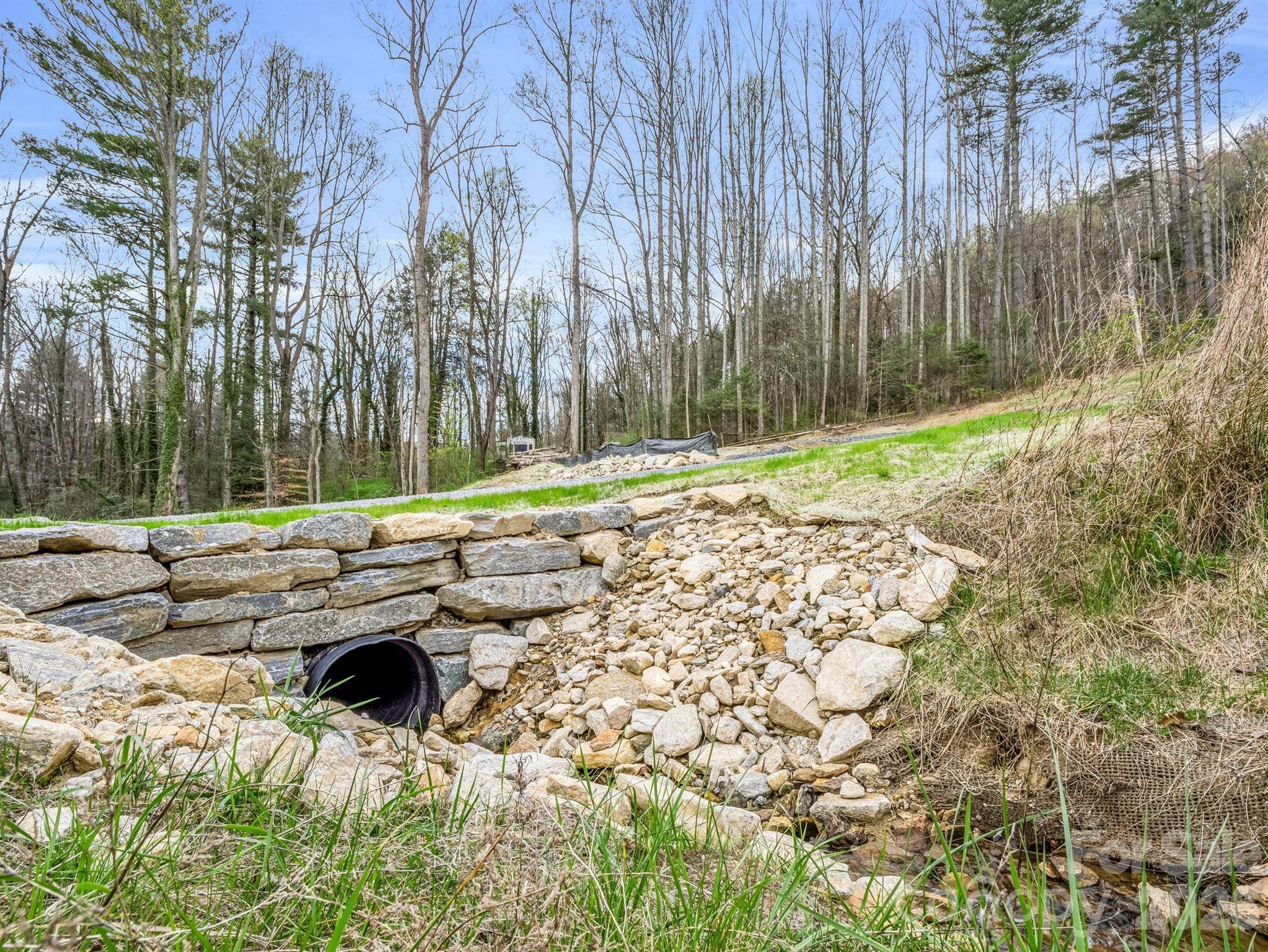 97 Yale RD, Hendersonville, NC 28739