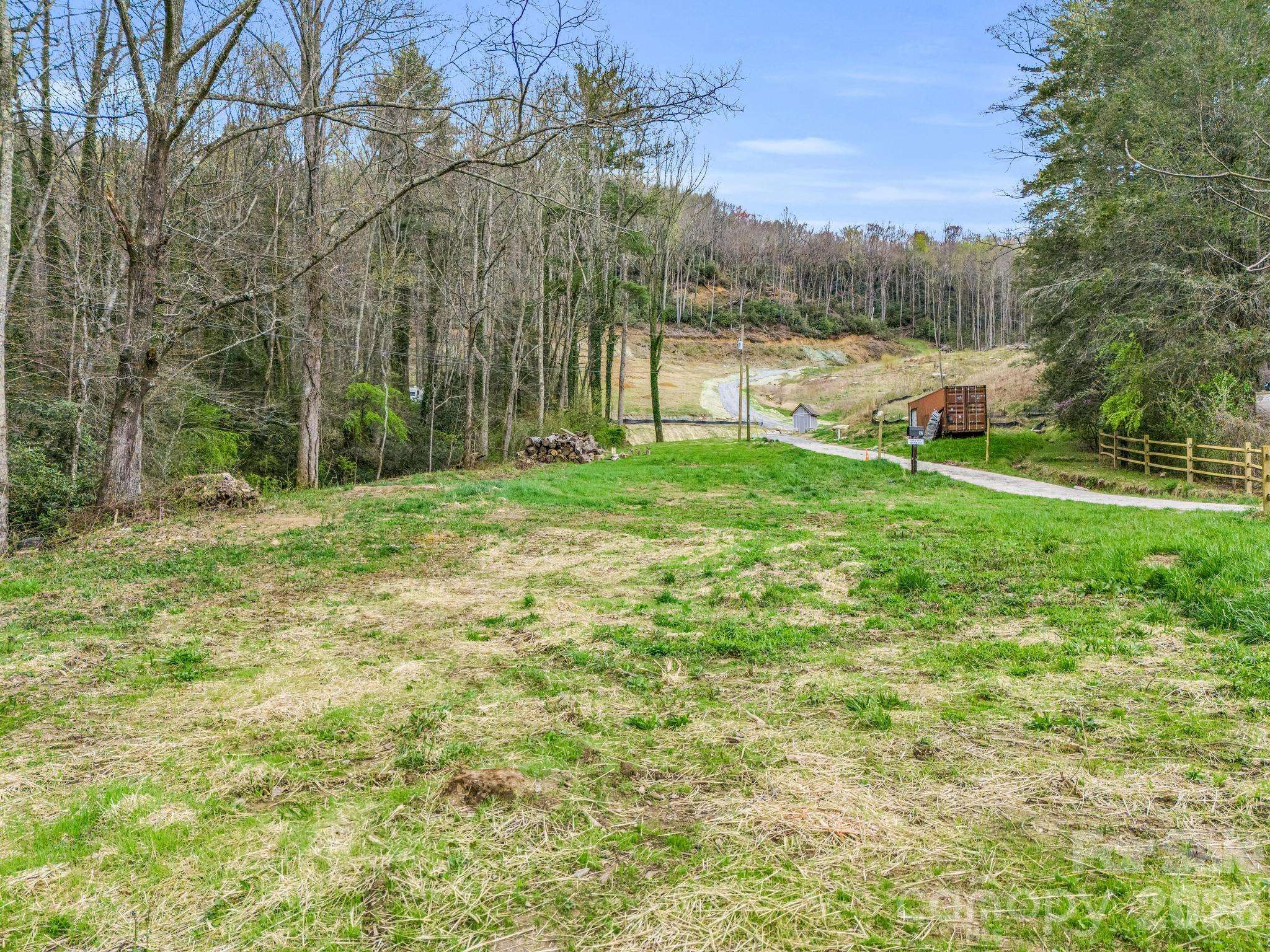 97 Yale RD, Hendersonville, NC 28739