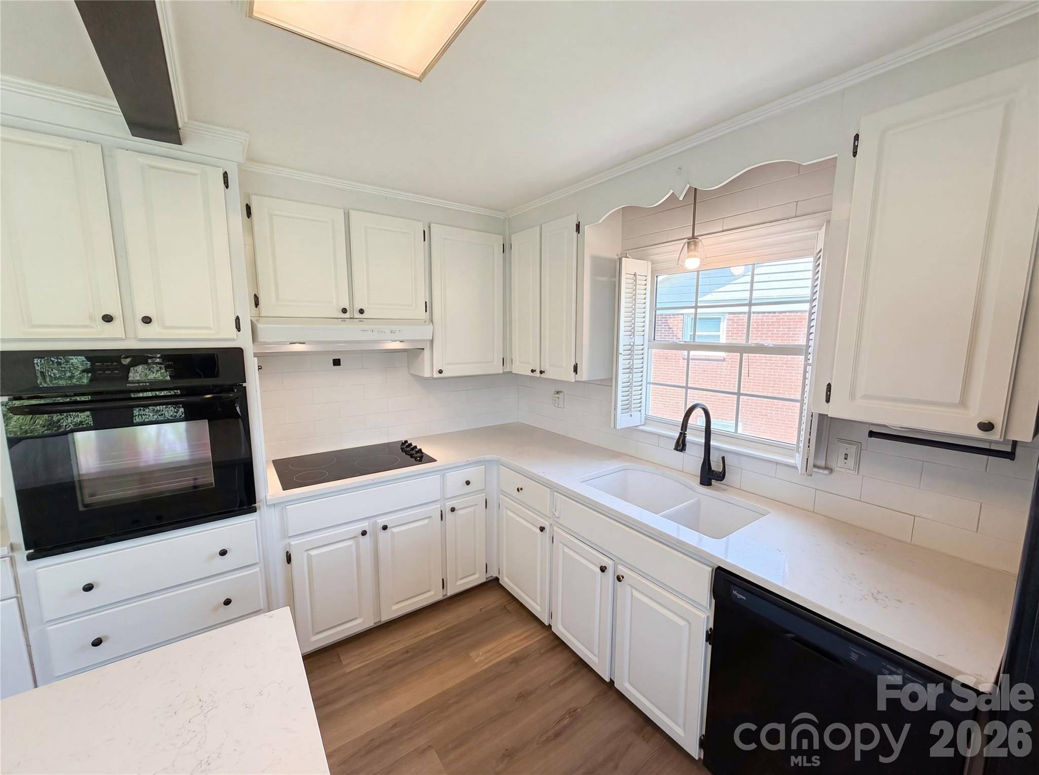 6621 Starcrest DR, Charlotte, NC 28210