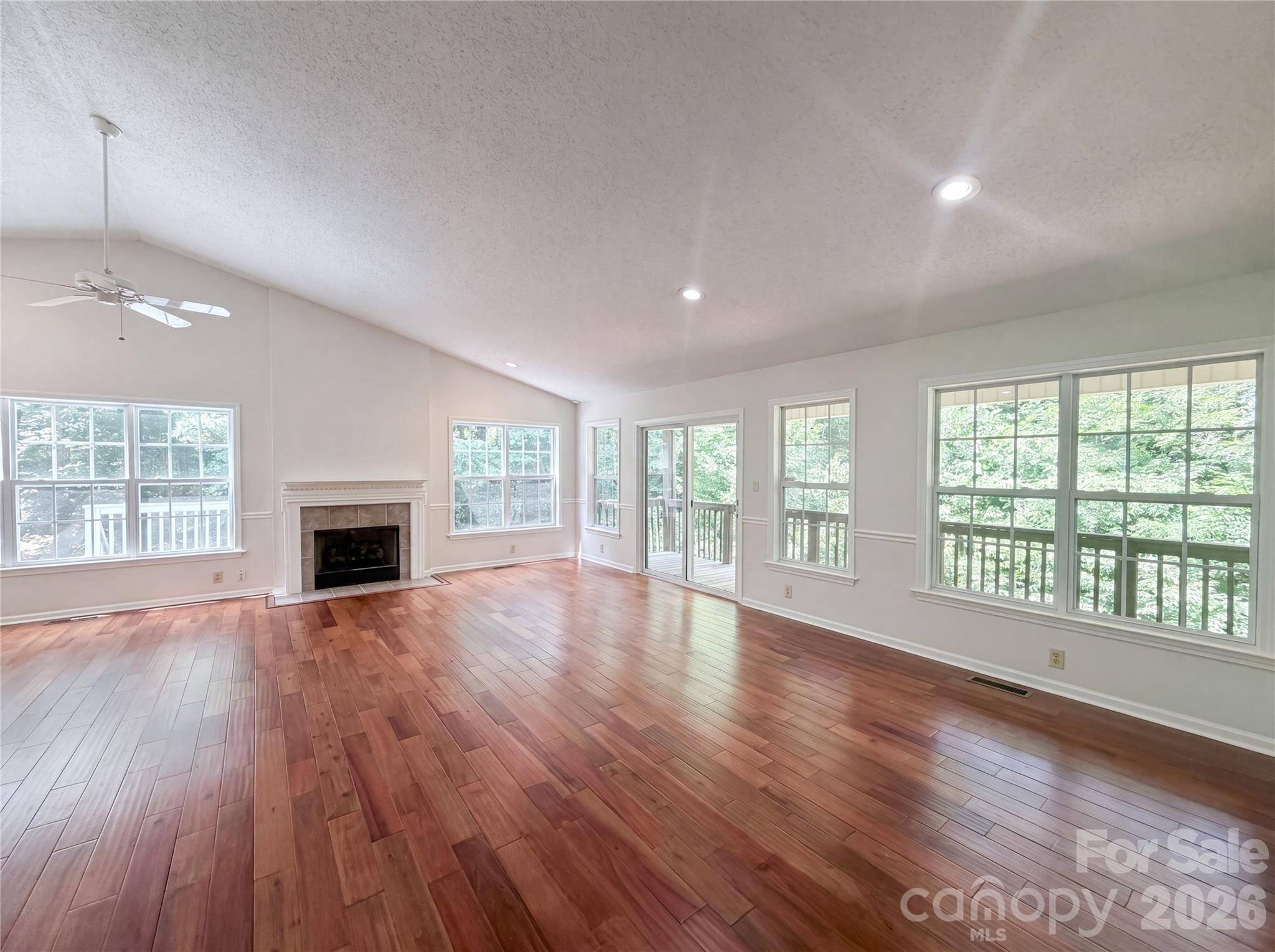 221 Grandview DR, Statesville, NC 28677