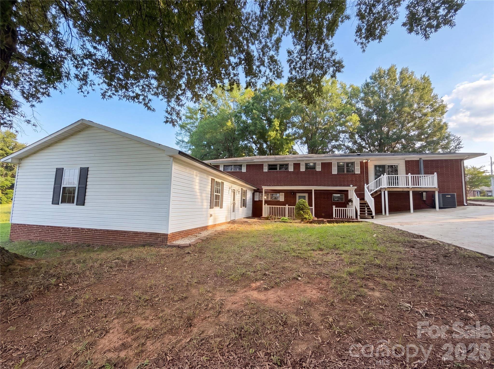 1580 W Cloaninger AVE, Statesville, NC 28625