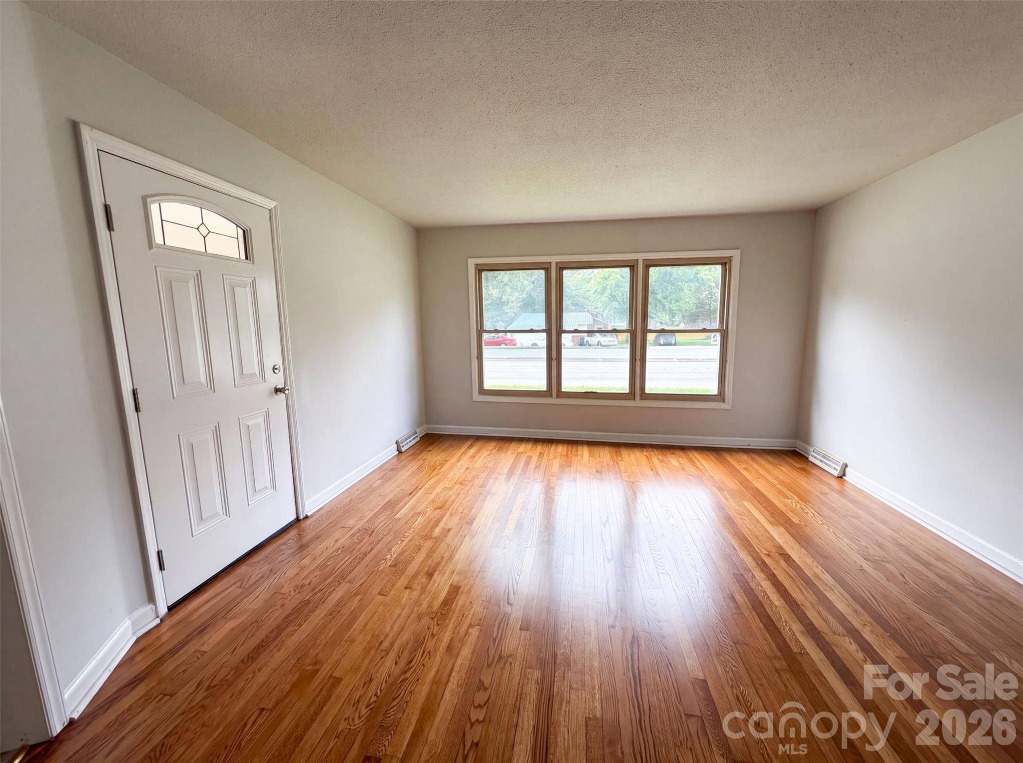 1951 Taylor DR, Gastonia, NC 28052