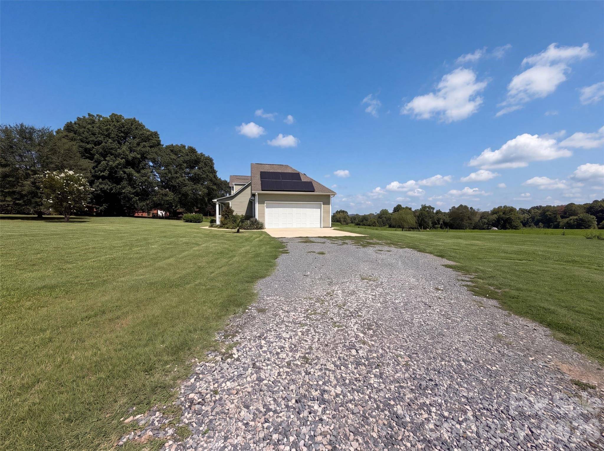 749 Williamsburg Estate RD, Clover, SC 29710