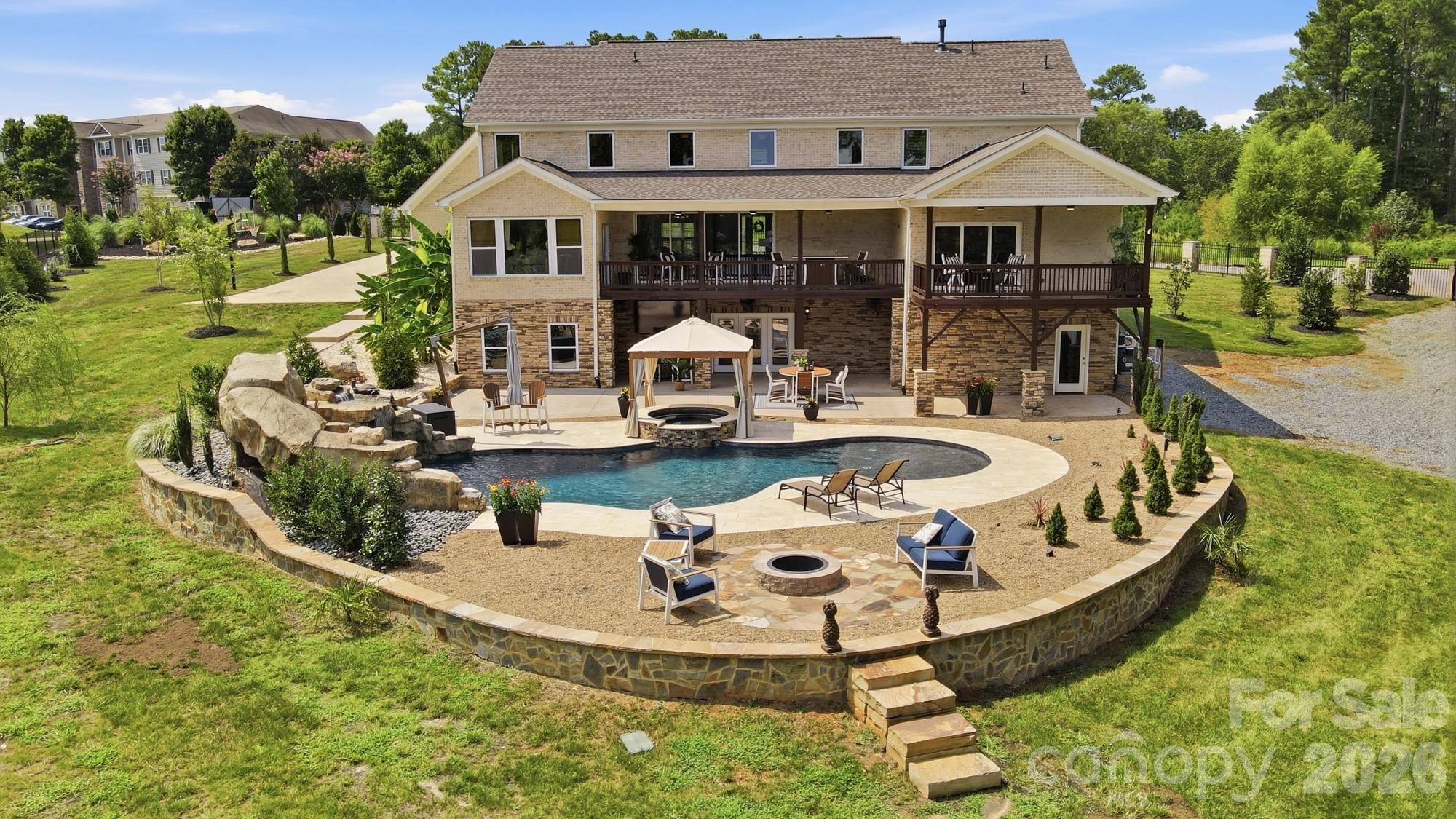 1920 Marlin DR, Lake Wylie, SC 29710