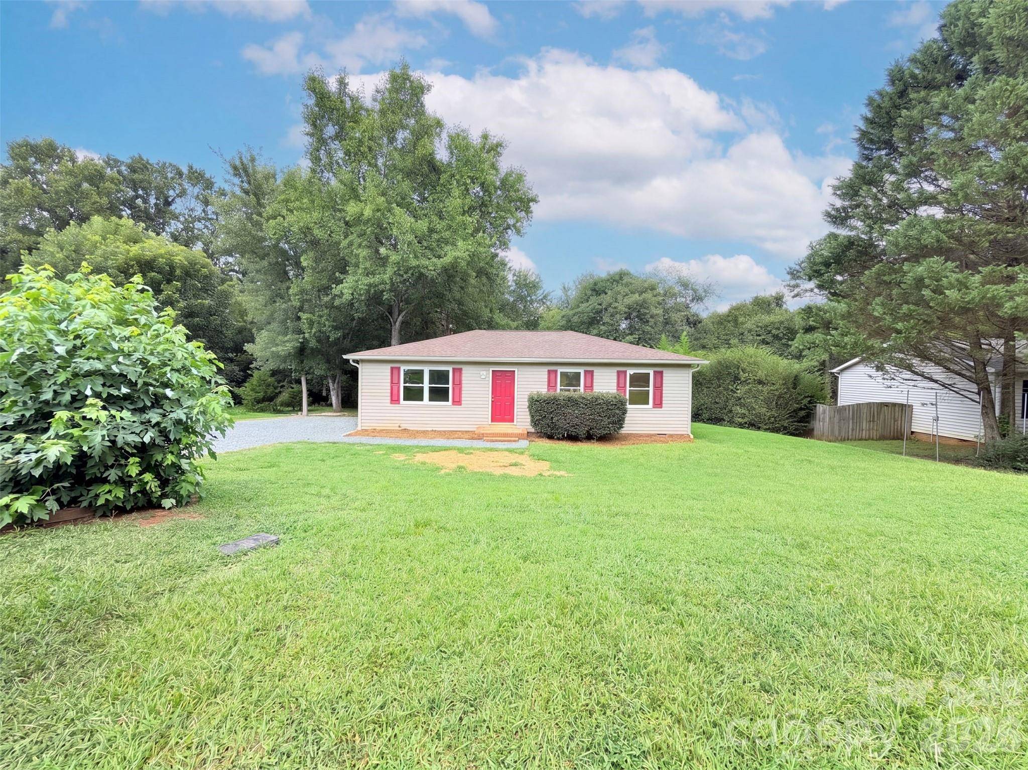 8332 Clear Meadow LN, Charlotte, NC 28227