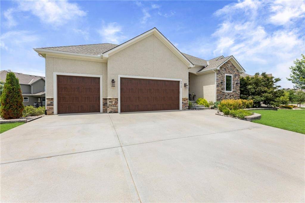 24735 W 91st PL, Lenexa, KS 66227