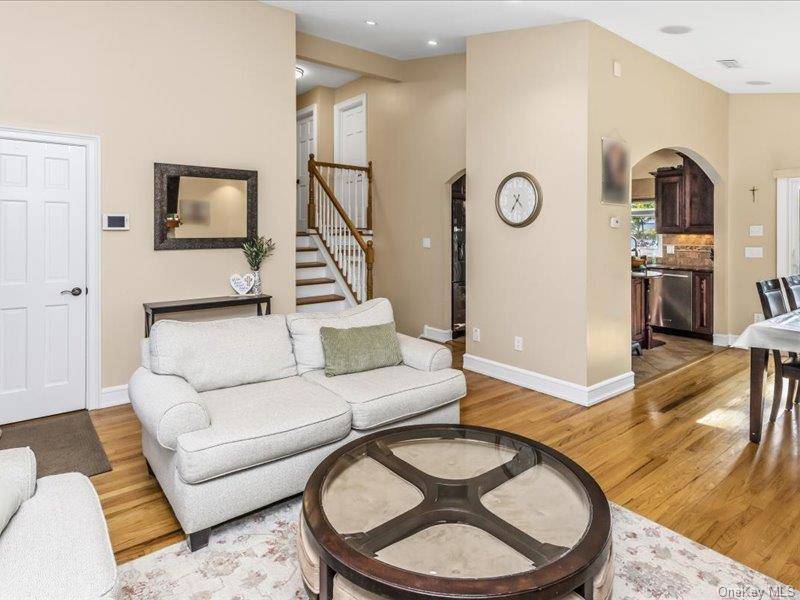 260 W 20th ST, Deer Park, NY 11729