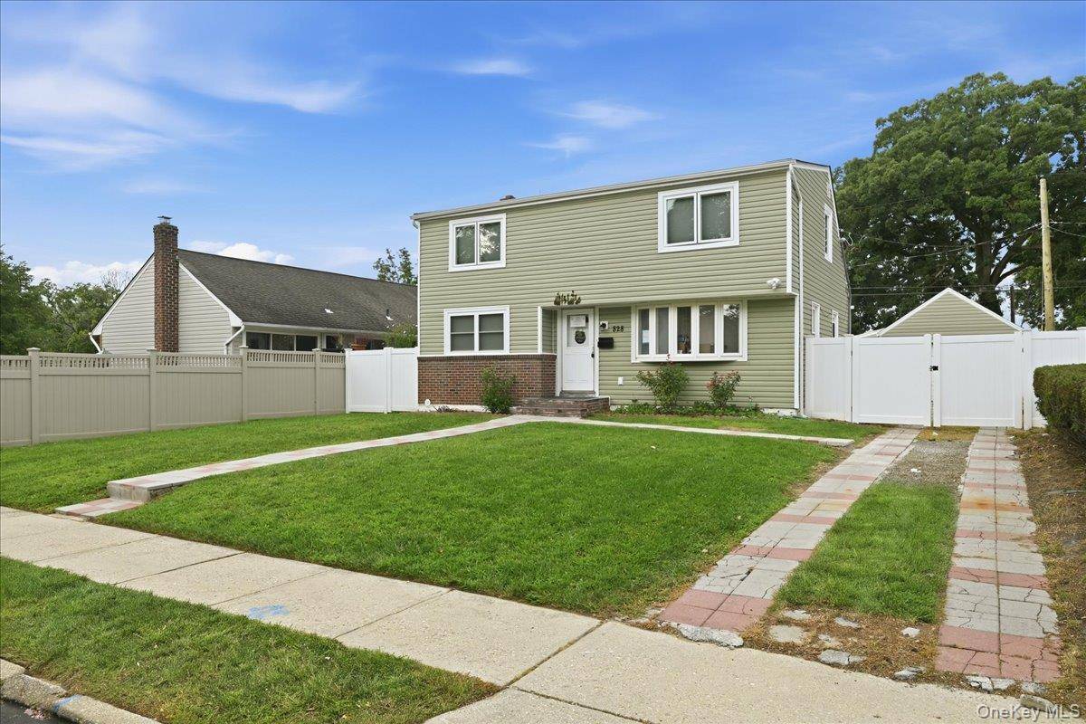 828 Bruce DR, Wantagh, NY 11793