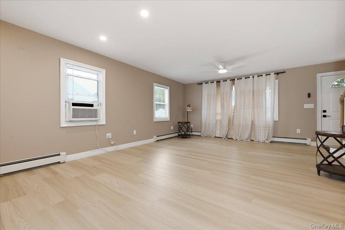 828 Bruce DR, Wantagh, NY 11793