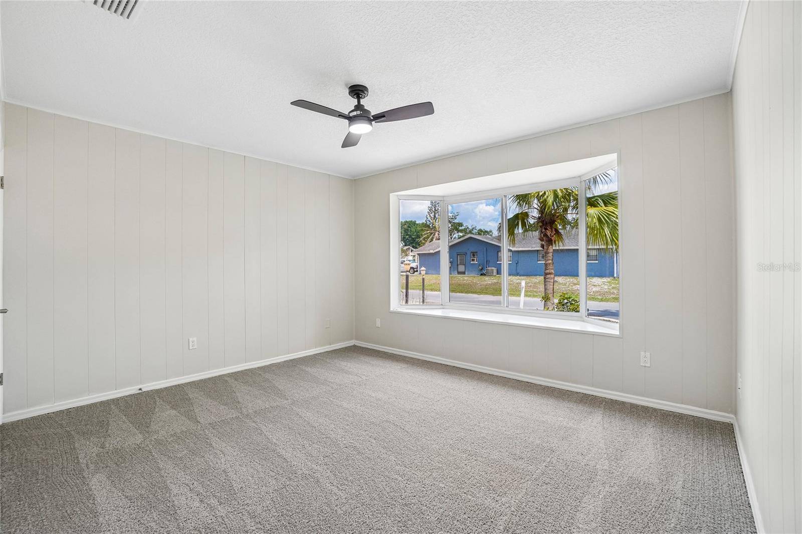 5609 EXECUTIVE DR, New Port Richey, FL 34652