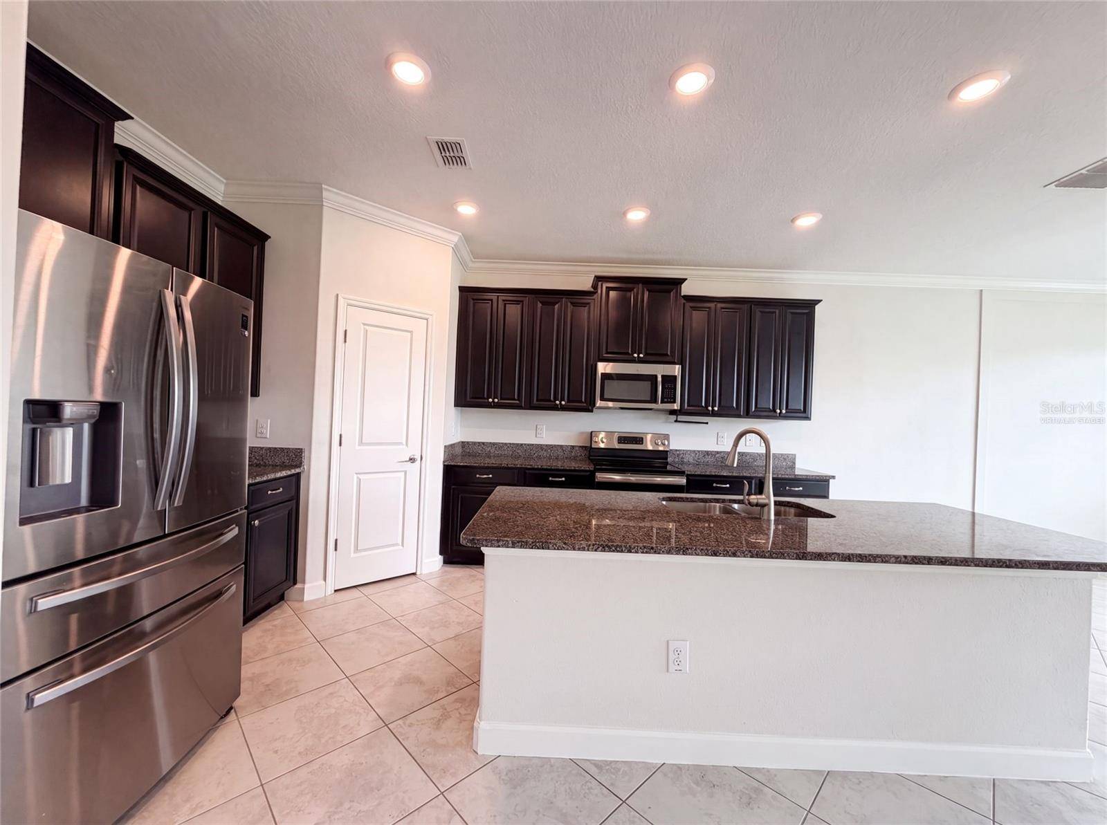9709 IVORY DR, Ruskin, FL 33573