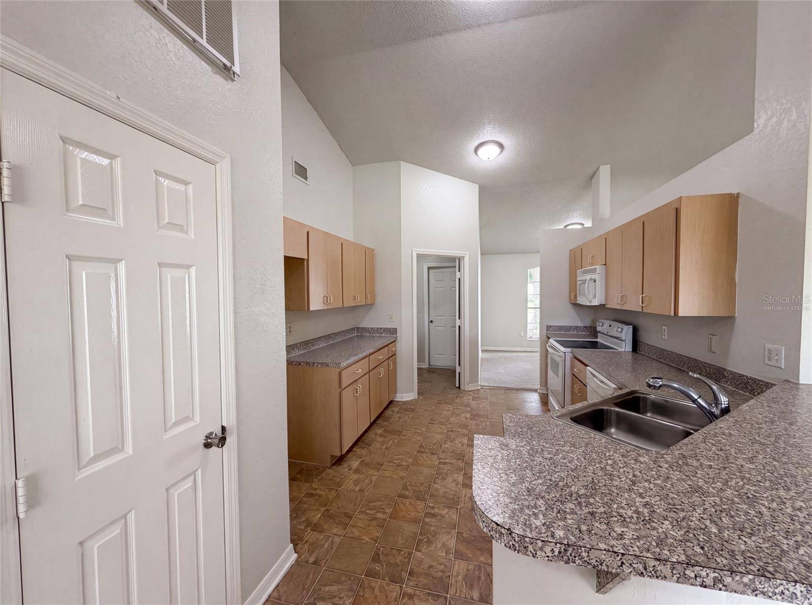 1038 HIGHLAND CREST CIR, Lake Wales, FL 33853