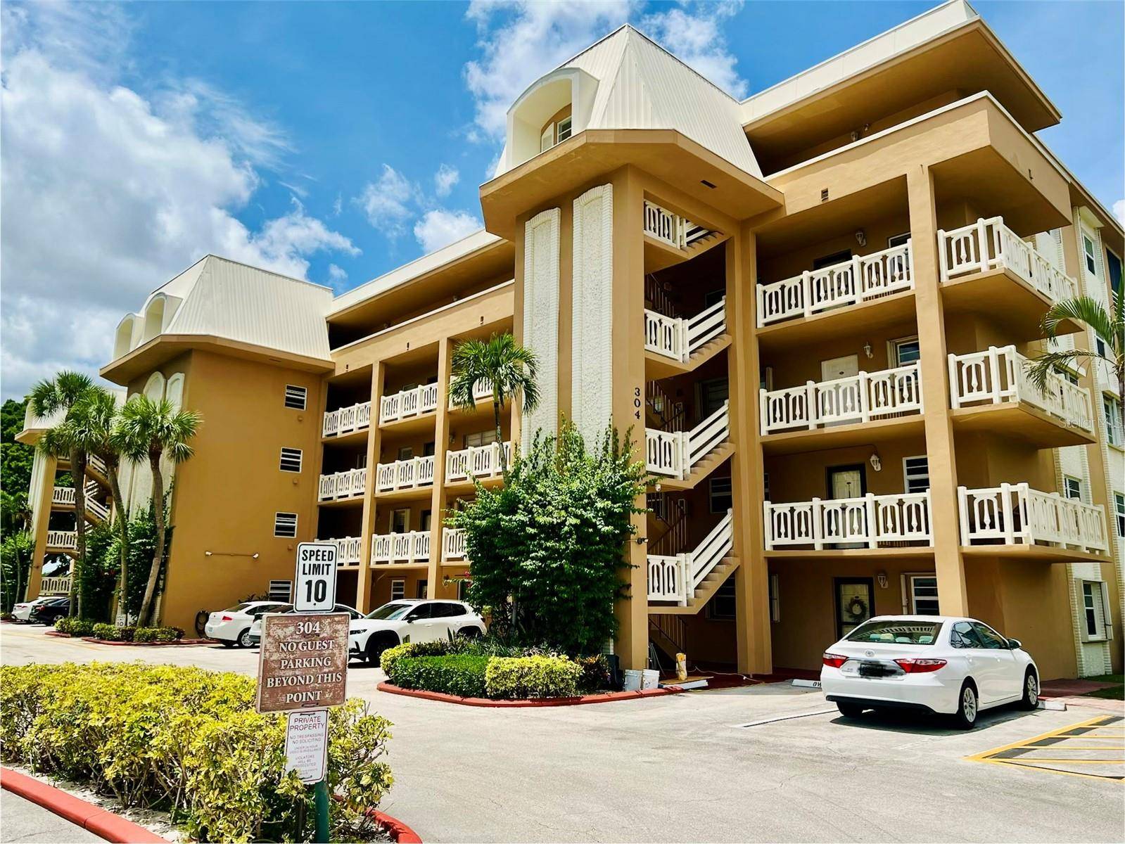 304 GOLFVIEW RD #PH, North Palm Beach, FL 33408
