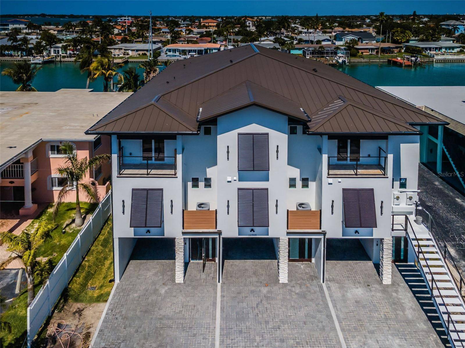 12305 3RD ST E #2, Treasure Island, FL 33706