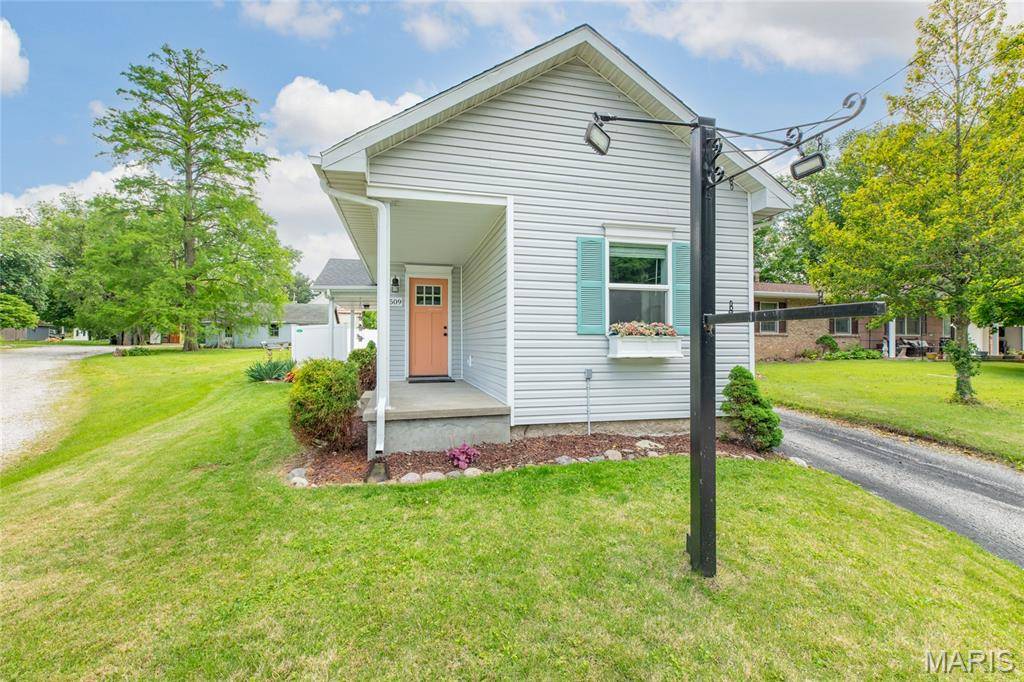 509 Pearl ST, Godfrey, IL 62035