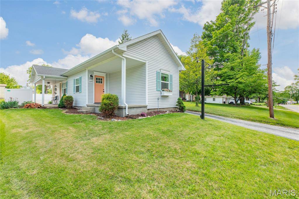 509 Pearl ST, Godfrey, IL 62035