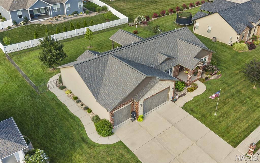 8906 WENDELL CREEK DR, St Jacob, IL 62281