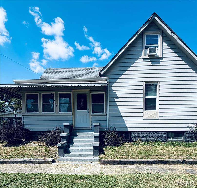 407 NW 6th St, Fairfield, IL 62837