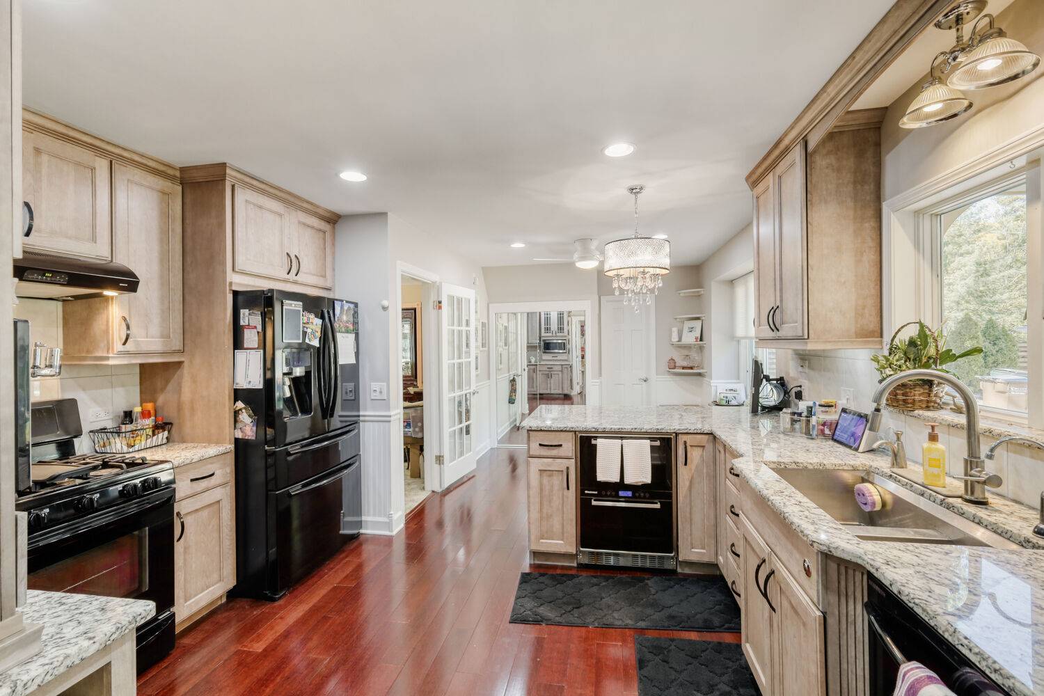 8035 Wolf RD, La Grange, IL 60525