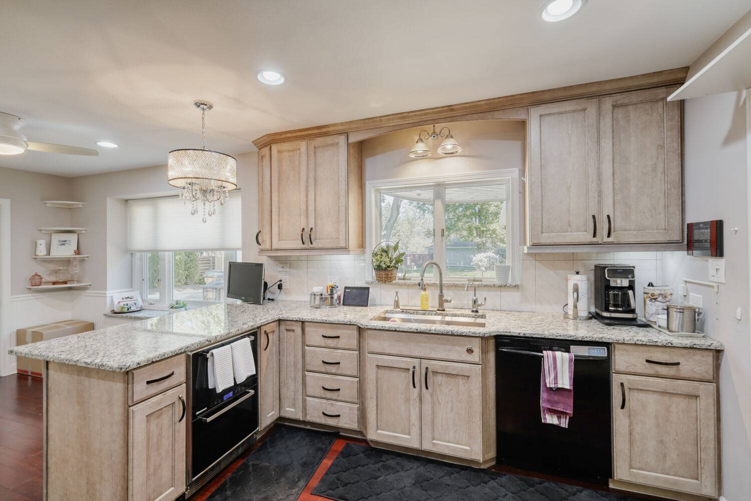 8035 Wolf RD, La Grange, IL 60525