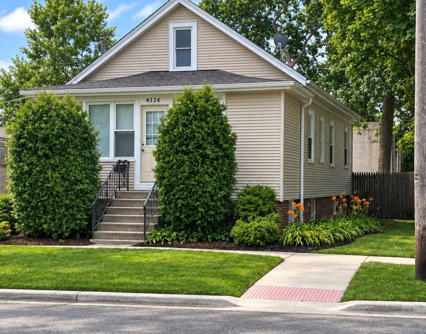 4326 Wesley TER, Schiller Park, IL 60176