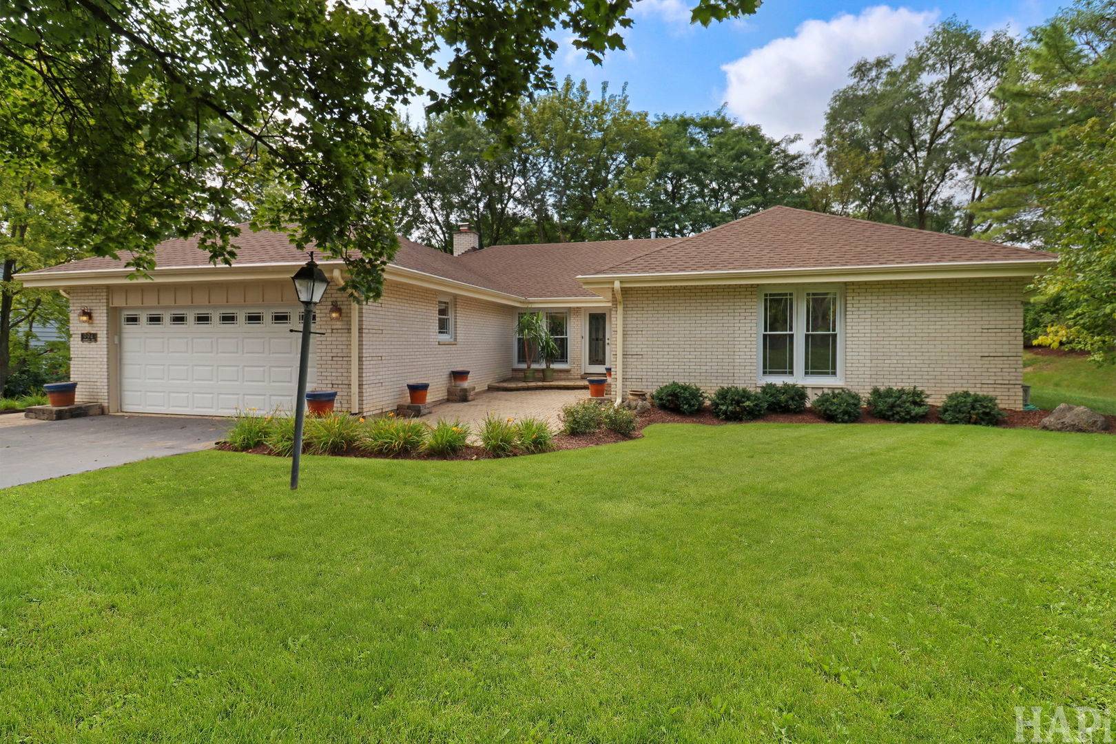 994 Commonwealth CT, Barrington, IL 60010
