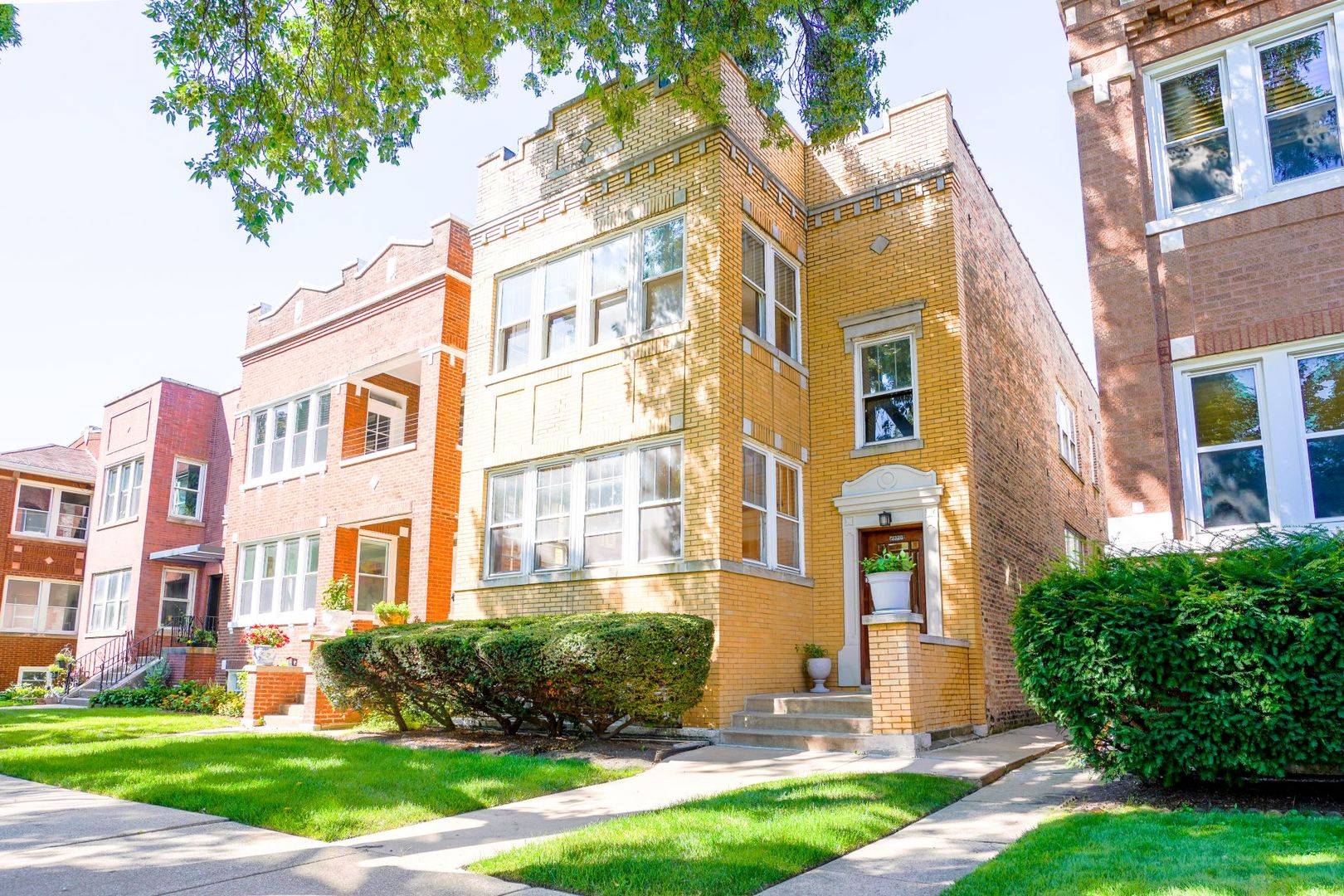 3328 N Springfield AVE, Chicago, IL 60618