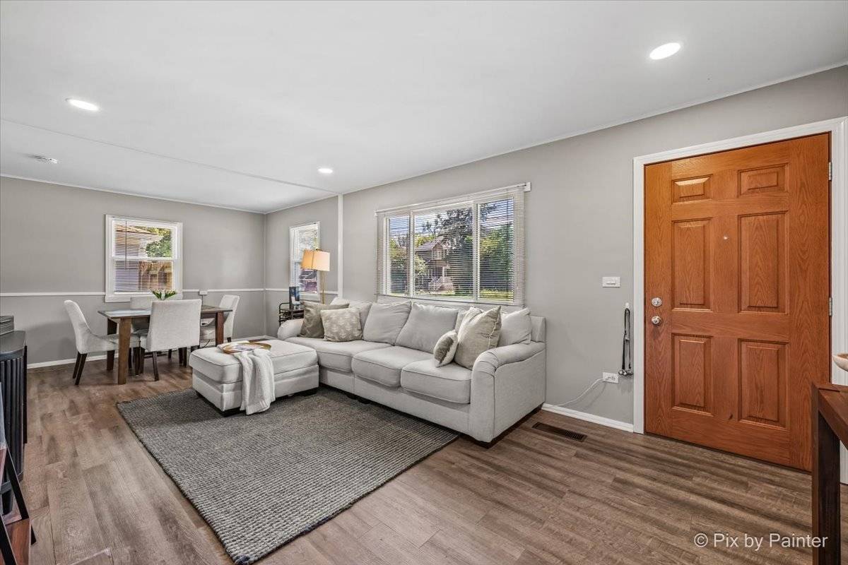 805 Dawes AVE, Wheaton, IL 60189