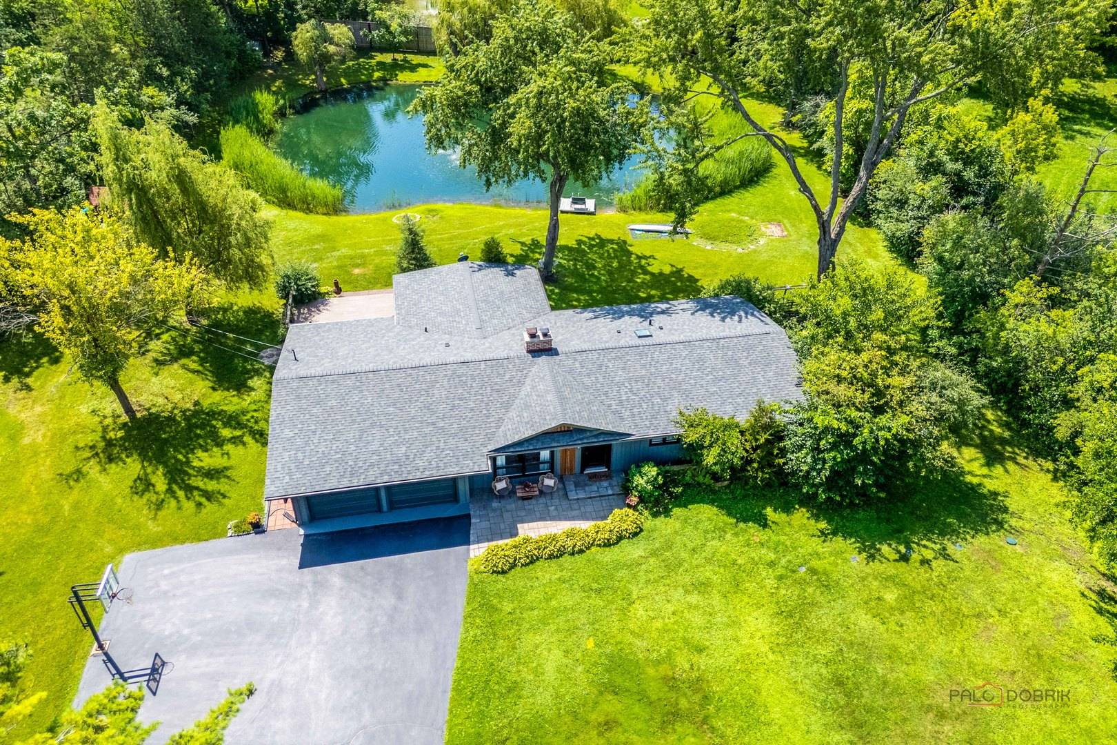 83 Wildwood DR, Barrington, IL 60010