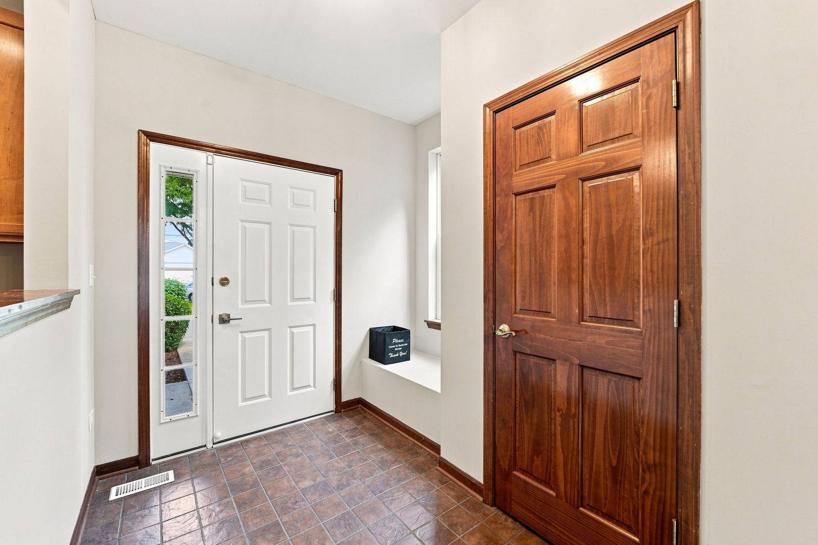 2532 Oneida LN #2532, Naperville, IL 60563
