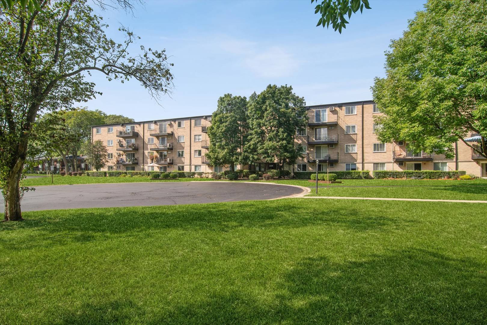 2420 E Brandenberry CT #1L, Arlington Heights, IL 60004