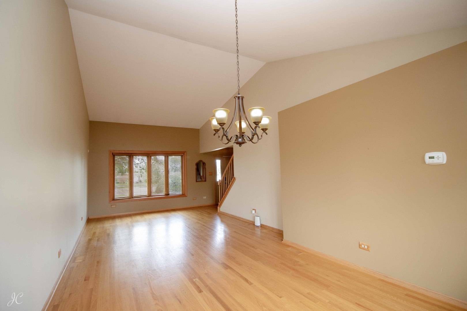 16101 Rosebud PL, Orland Hills, IL 60487