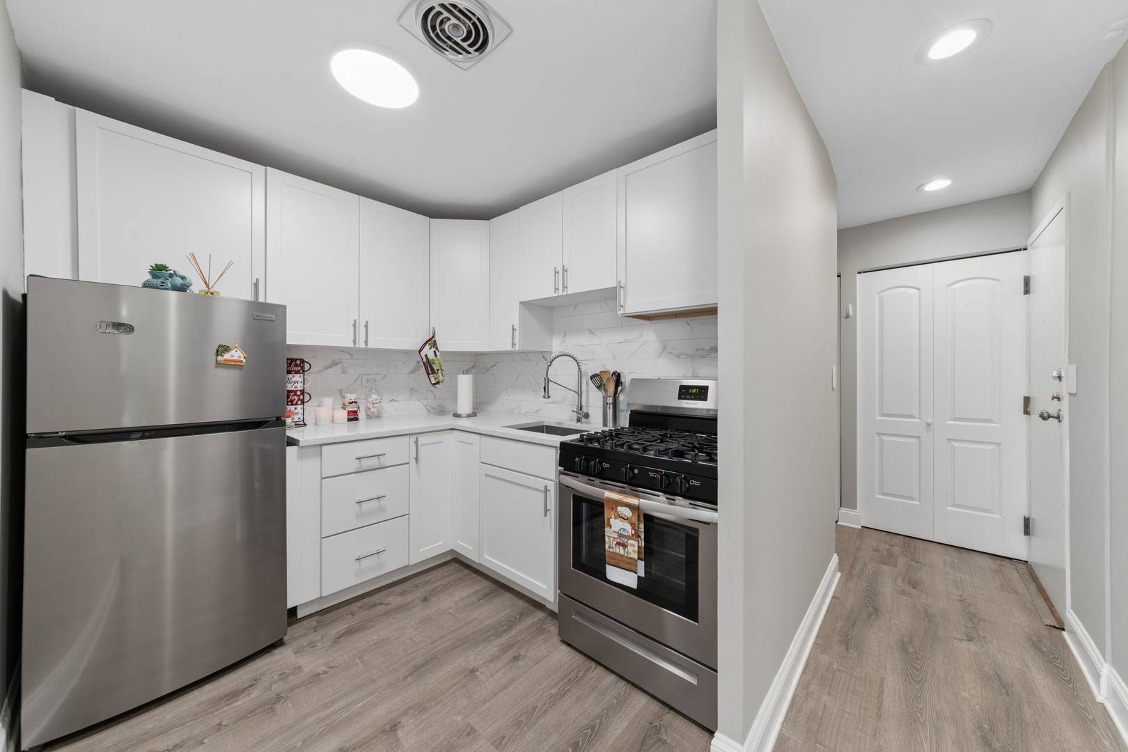 5506 Lincoln AVE #A511, Morton Grove, IL 60053