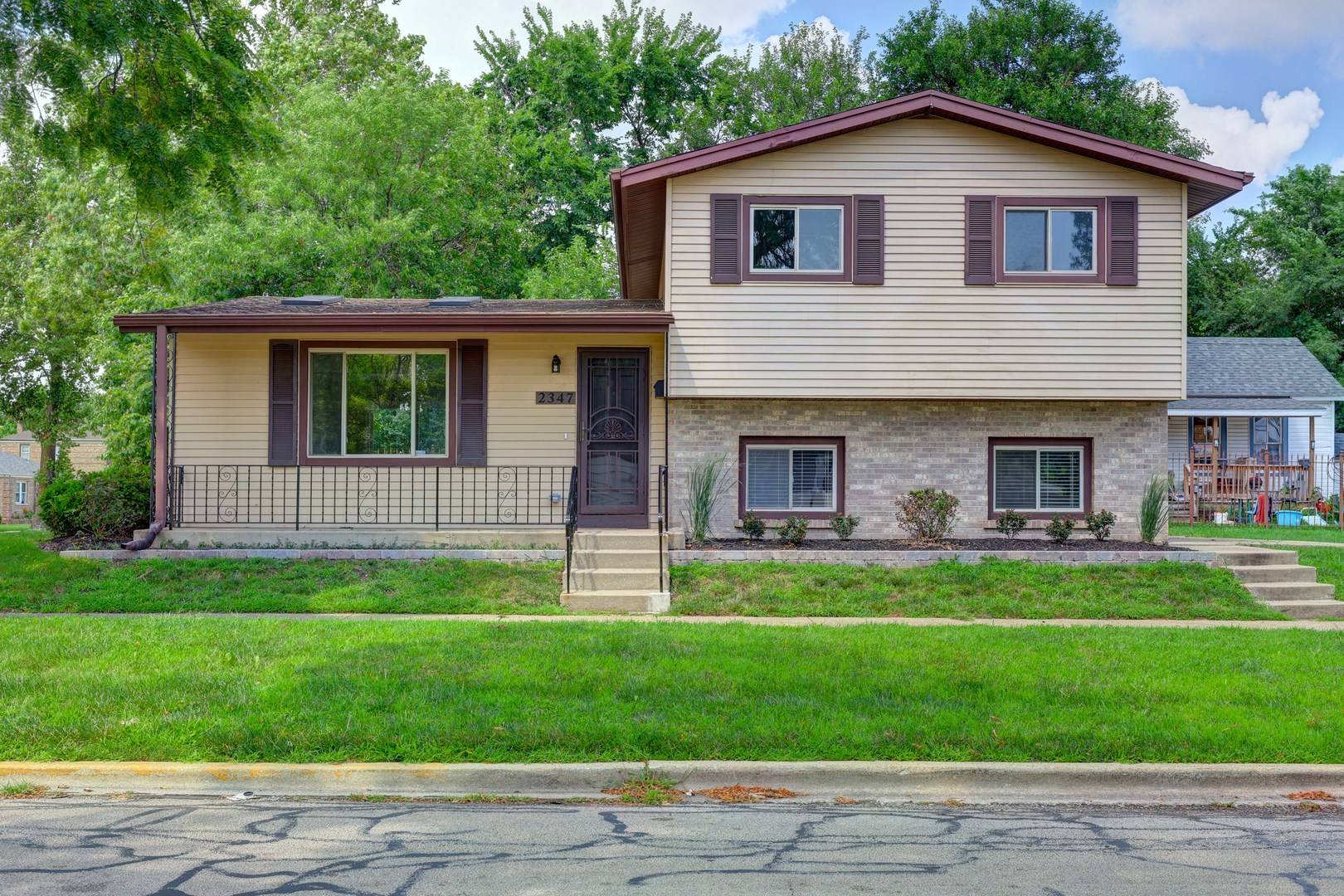 2347 S 17th AVE, Broadview, IL 60155