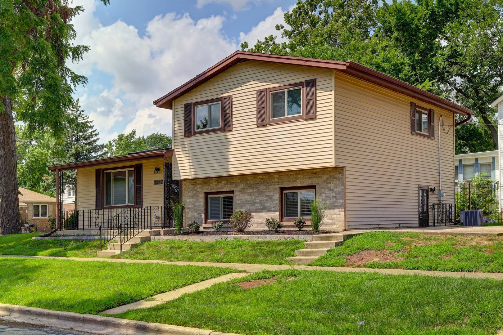 2347 S 17th AVE, Broadview, IL 60155