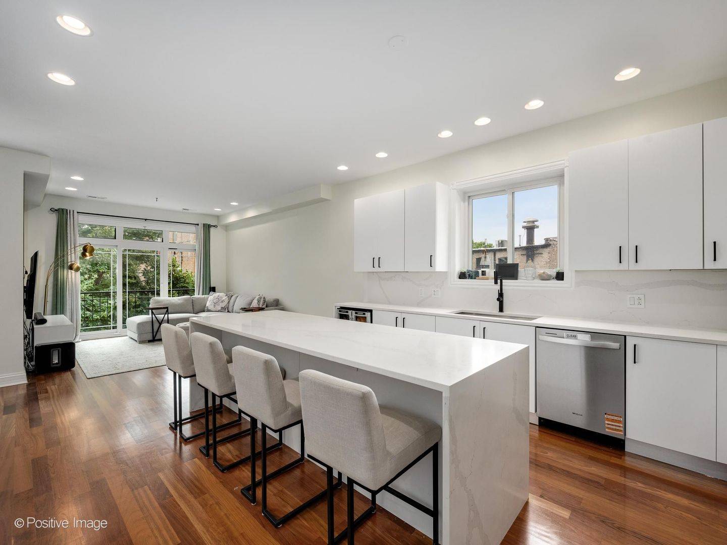 2342 W Montana ST #2W, Chicago, IL 60647
