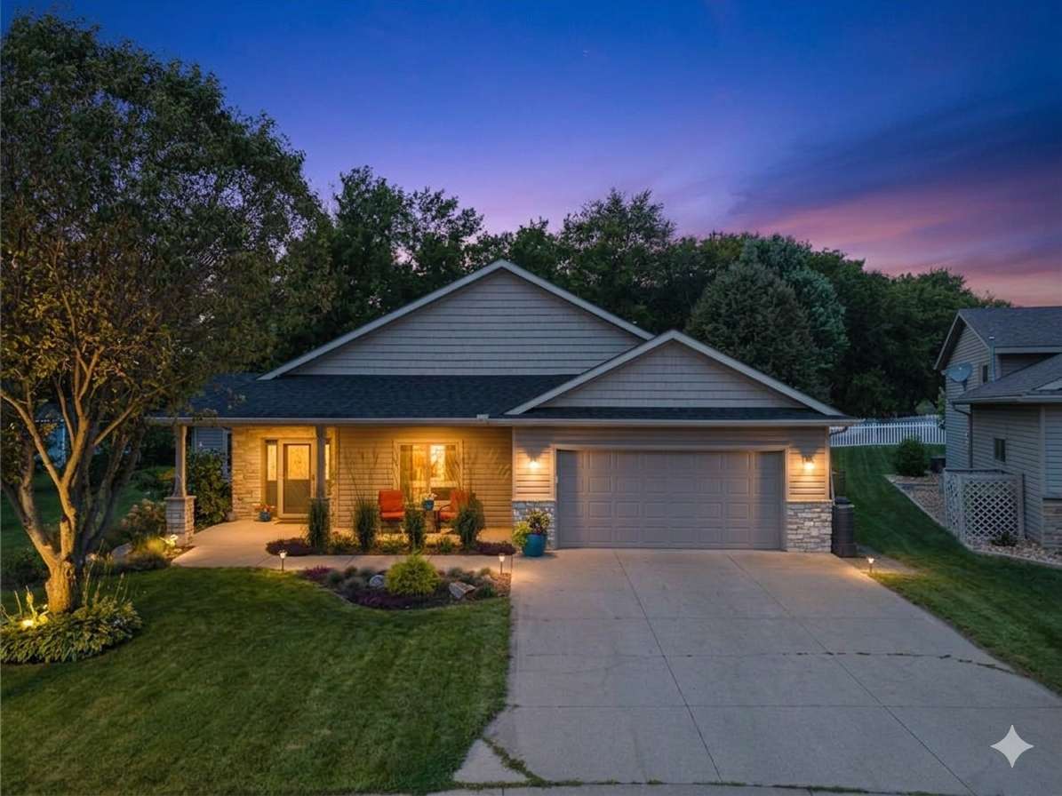 255 Golden Bear LN, Zumbrota, MN 55992
