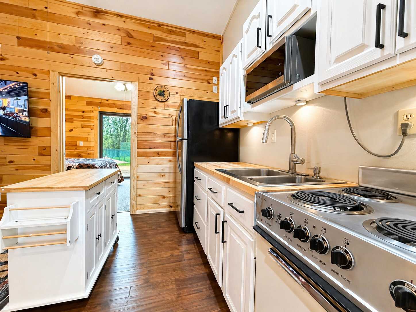 360 Quadna Mountain RD, Hill City, MN 55748
