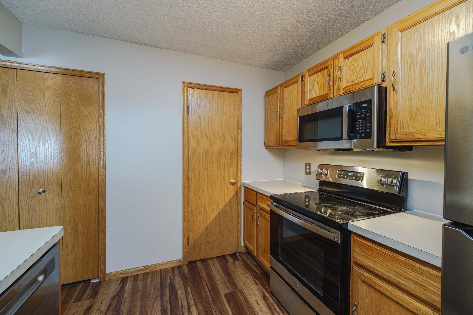 2005 Southcross DR W #1003, Burnsville, MN 55306